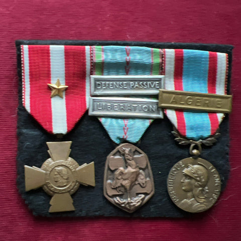 France, group of 3: Cross of Valour, WW2 War Medal with 2 bars & Algeria Medal