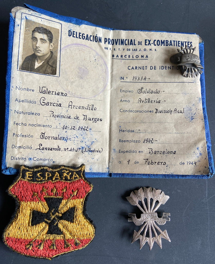 Identity card plus 3 badges to a member of the Spanish Blue Division, a scarce lot