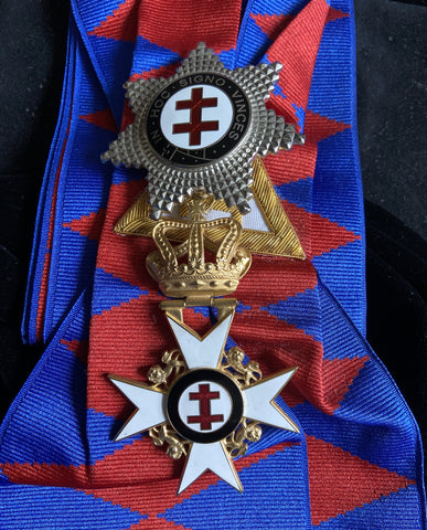 Masonic Grand Lodge of England set, with sash, gilt metal