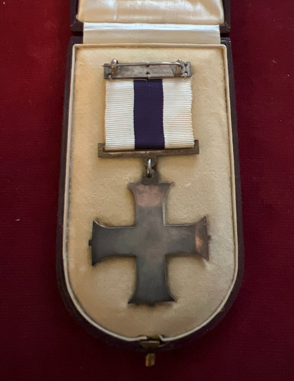 Military Cross, 1914-18, single, with original case, a good example of type