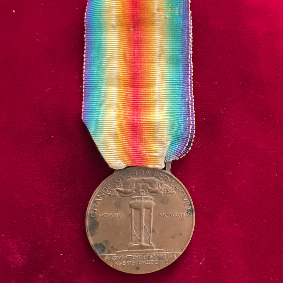 Italy, Victory Medal 1915-18, maker marked Sacchini Milan, a good example of type