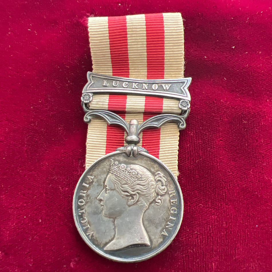 Indian Mutiny Medal, Lucknow bar, to R. Knight, 42 Royal Highlanders