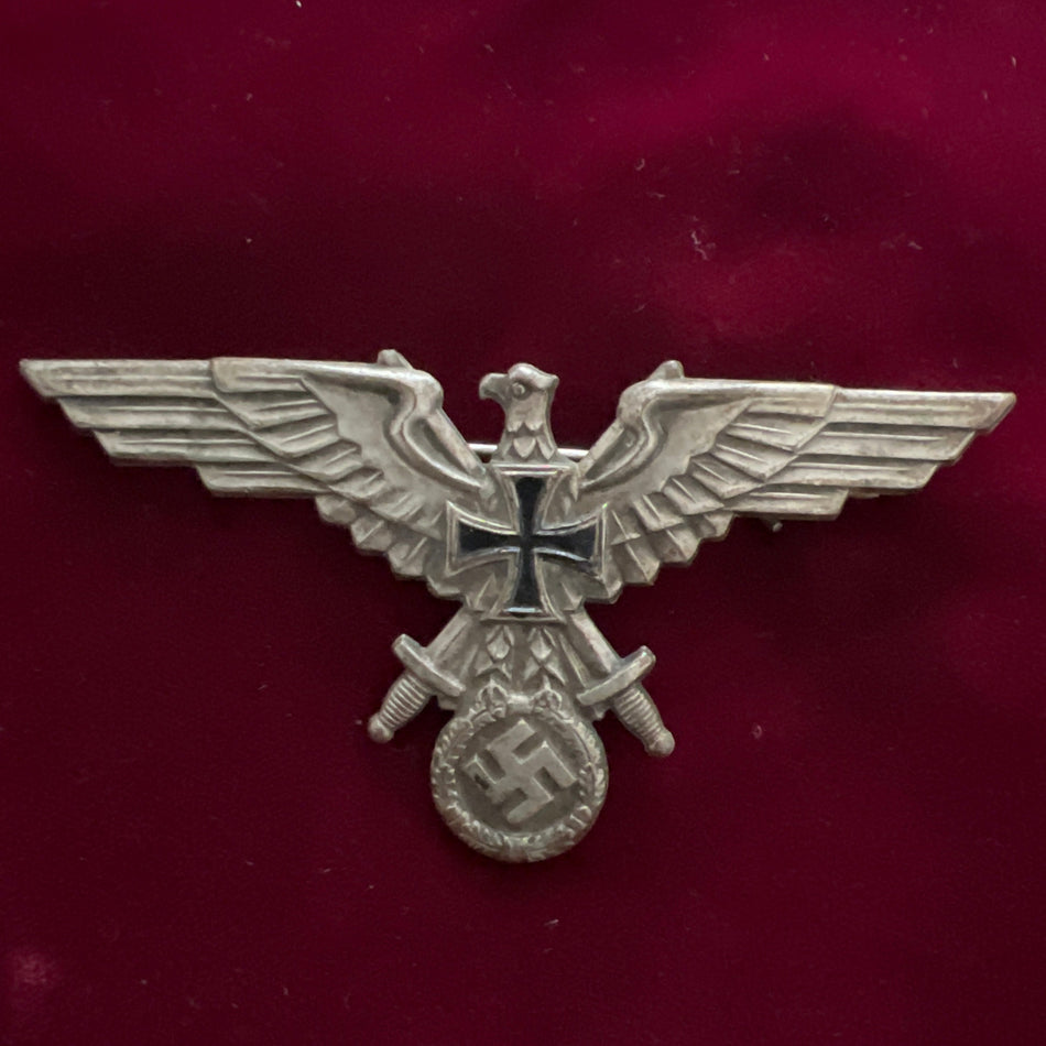 Nazi Germany, Veteran's Association Breast Eagle with swords, military, a good example of type, scarce