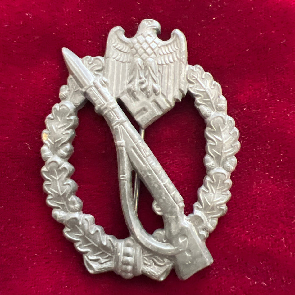 Nazi Germany, Infantry Assault Badge, maker marked G.W.L., late-war, a good example of type