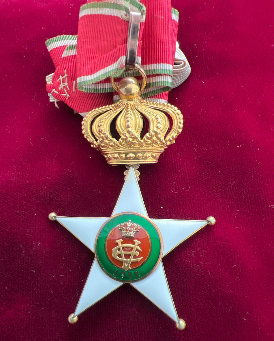 Italy, Order for Colonial Service, scarce neck badge in gilt metal, 1911-40, small repair to one point