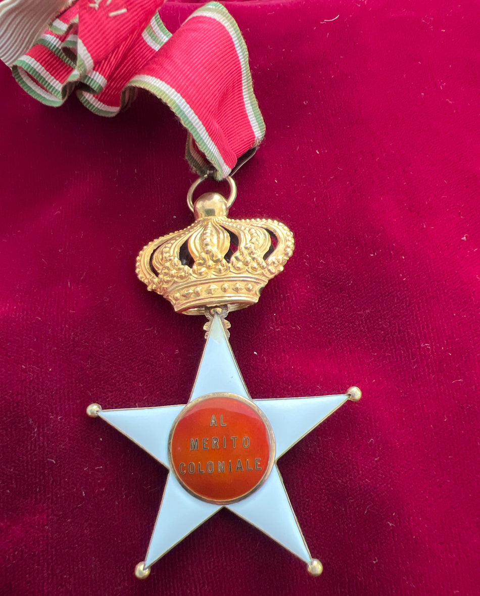 Italy, Order for Colonial Service, scarce neck badge in gilt metal, 1911-40, small repair to one point