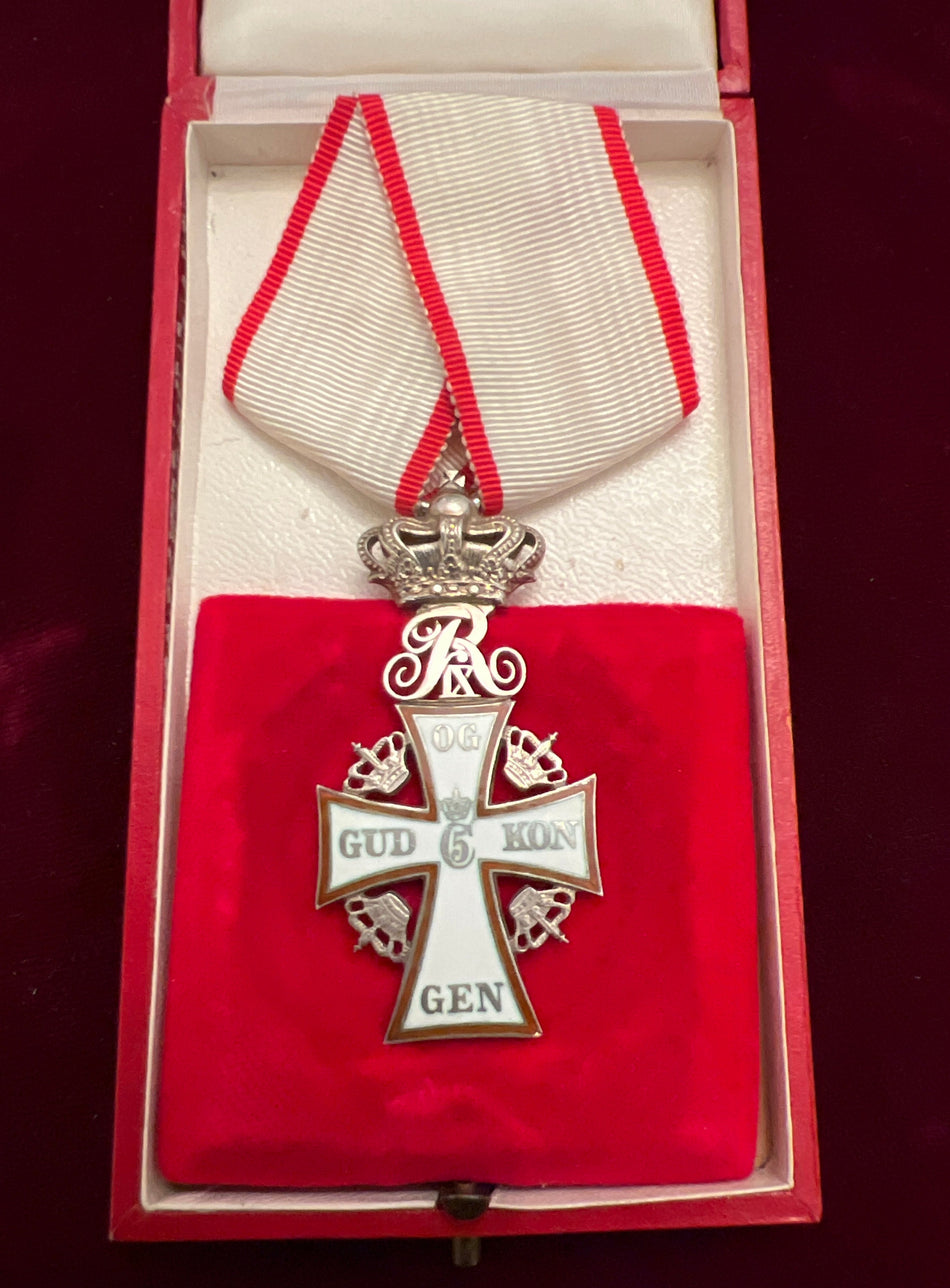 Denmark, Order of the Dannebrog, knights badge, Frederik IX, c.1947-60s, in original case