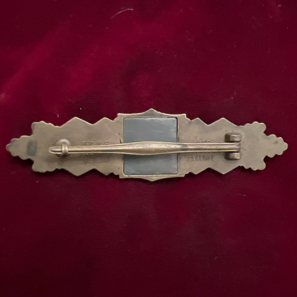 Nazi Germany, Close Combat Clasp, bronze type, marked Peekhaus, Berlin, a good example of type, some wear