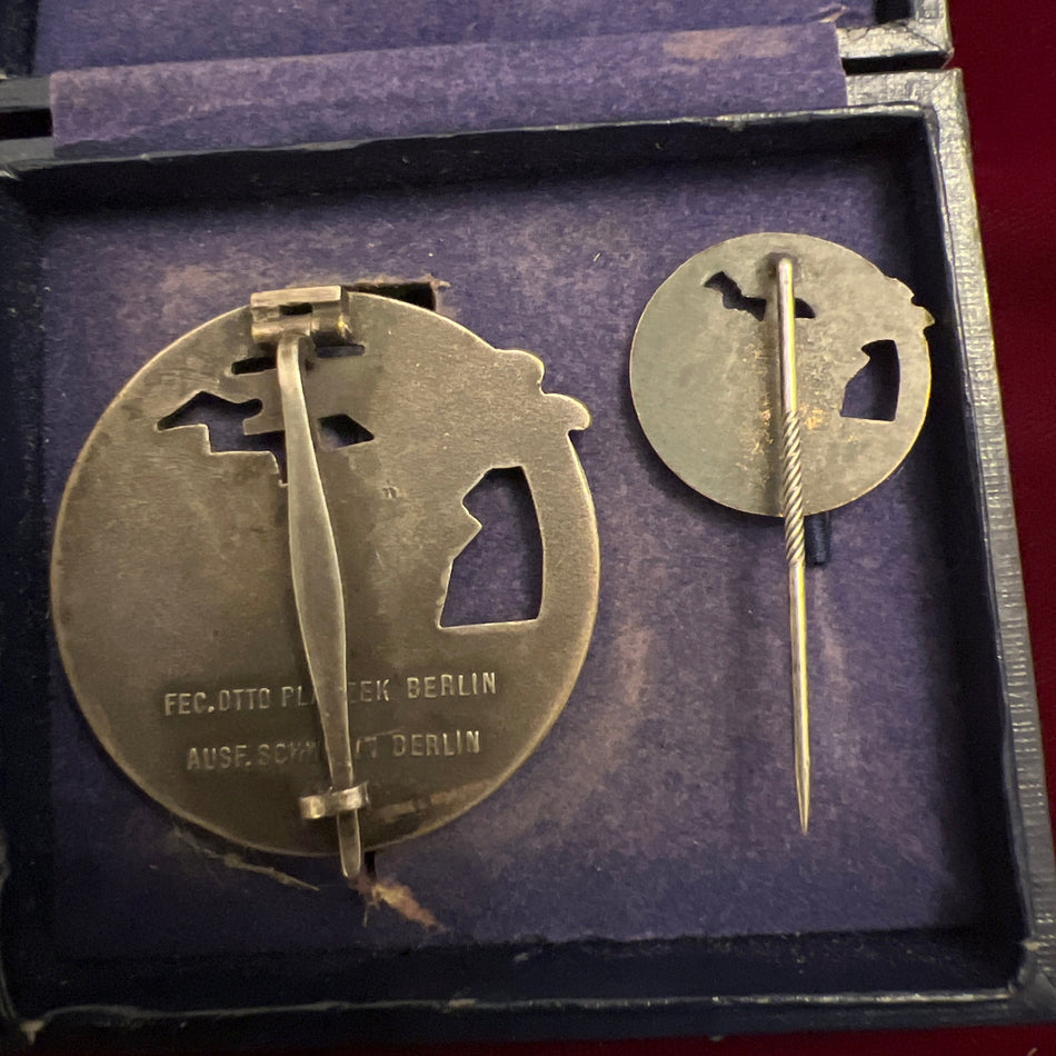 Nazi Germany, Blockade Runner's Badge, with large size stick pin, in fitted case,Schwerin, Berlin, scarce