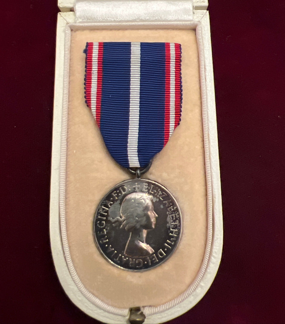 Royal Victorian Medal in sliver, Elizabeth II issue, with case