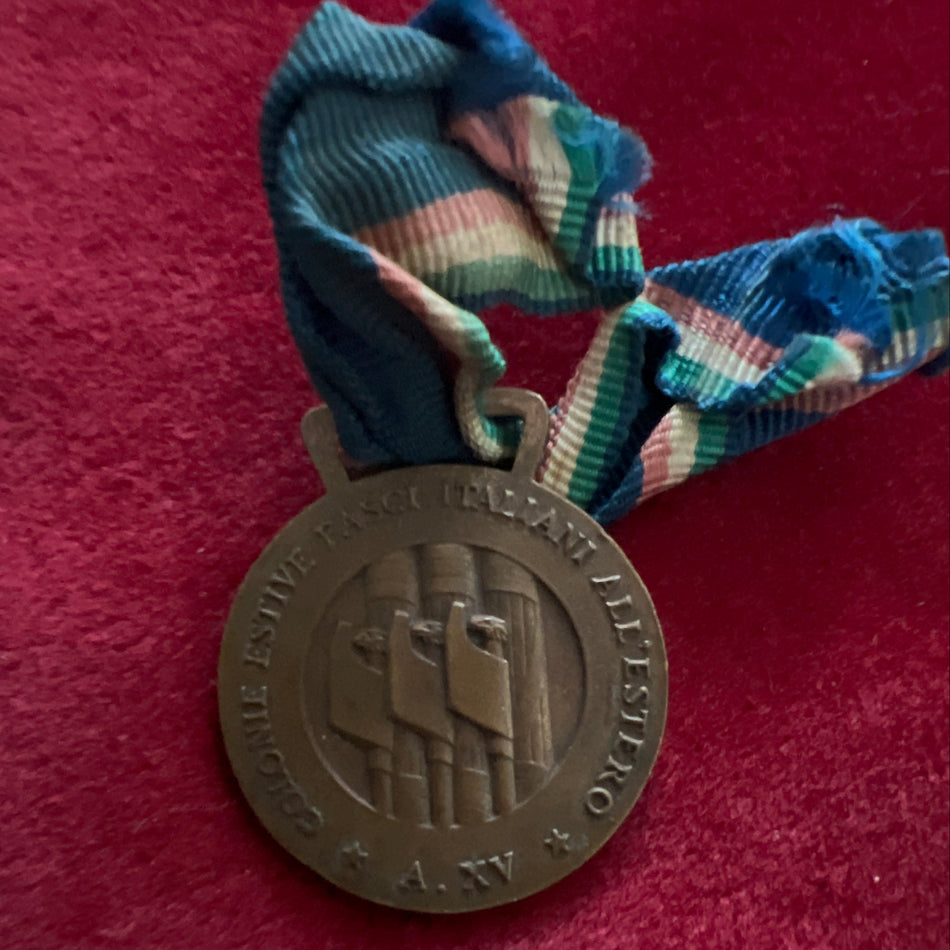 Italy, Fascist Medal with Mussolini on horseback, for colonial service