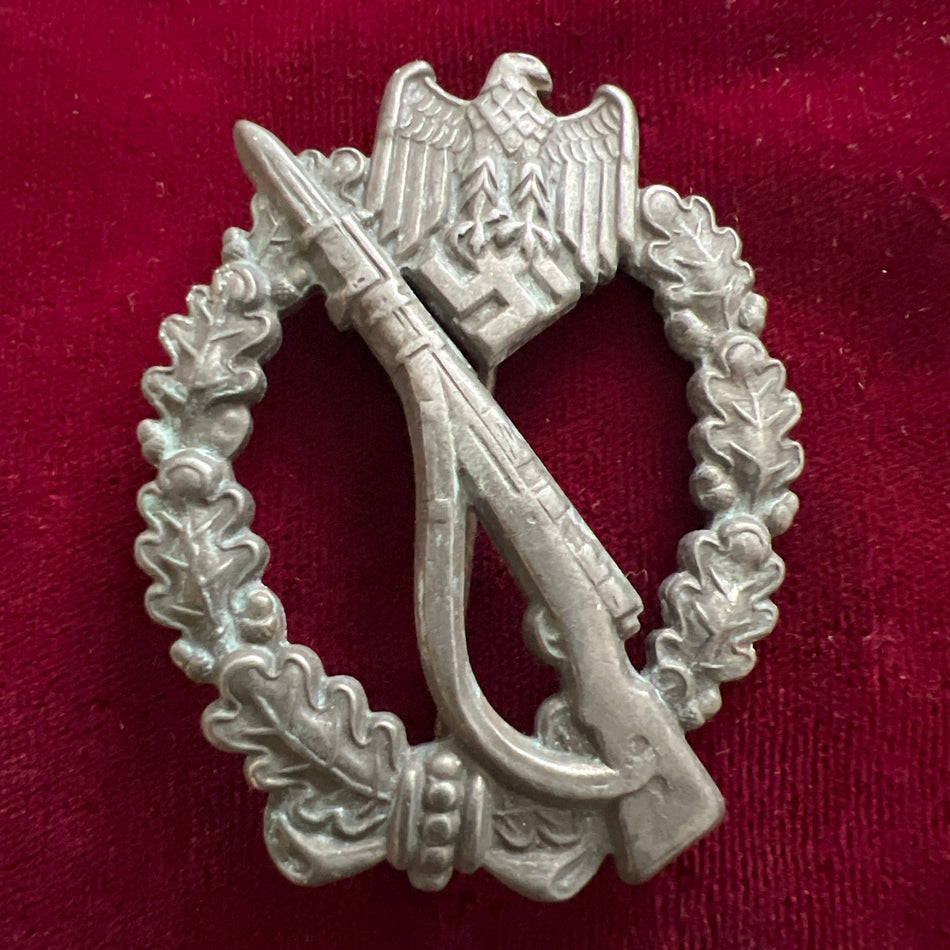 Nazi Germany, Infantry Assault Badge, maker marked FLL, some wear, a good example of type