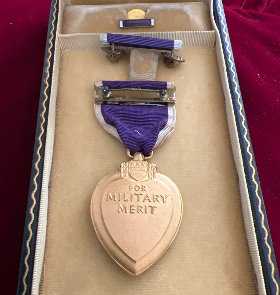 USA, Purple Heart, early WWII issue, number to edge 229450, enamel type, with original enamel pin, complete with case of issue