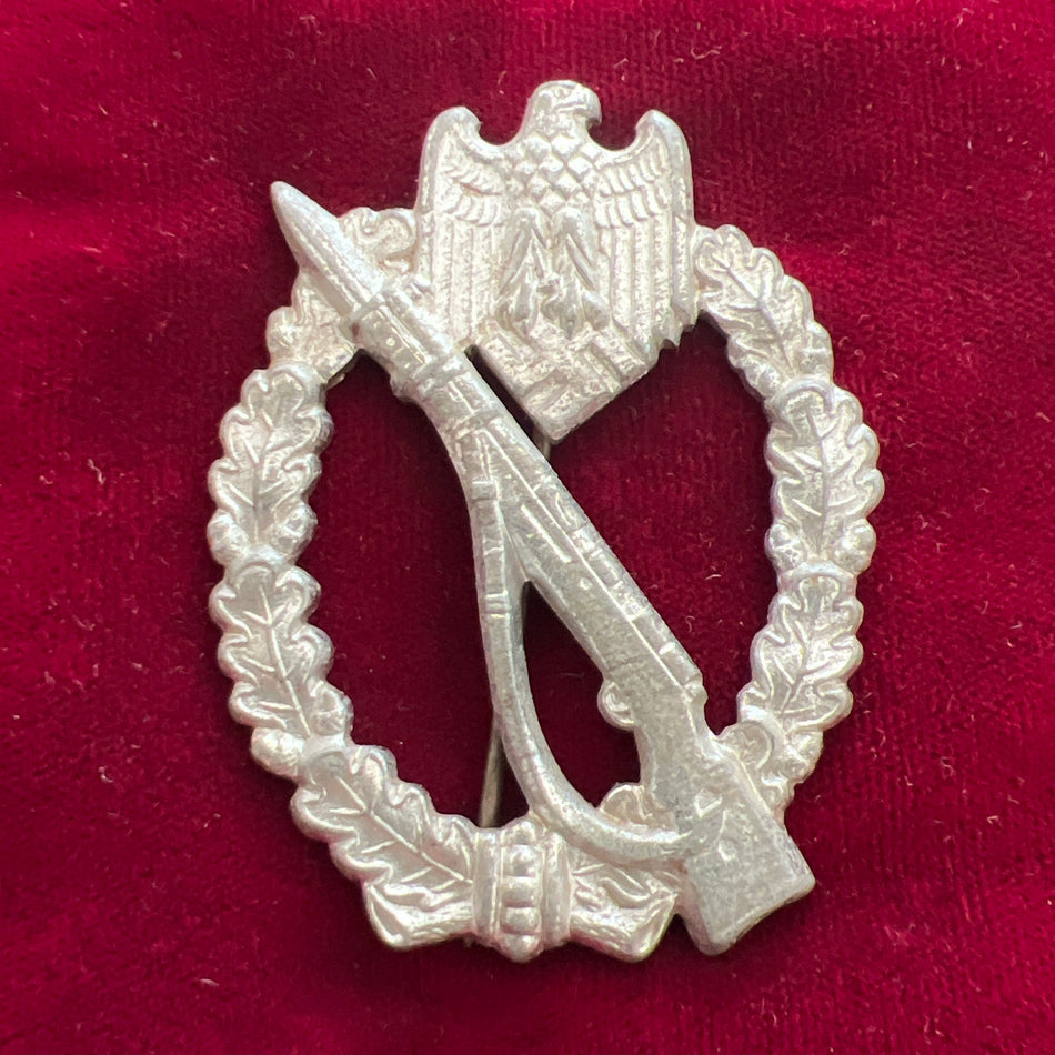 Nazi Germany, Infantry Assault Badge, maker marked GWL, a good example of type