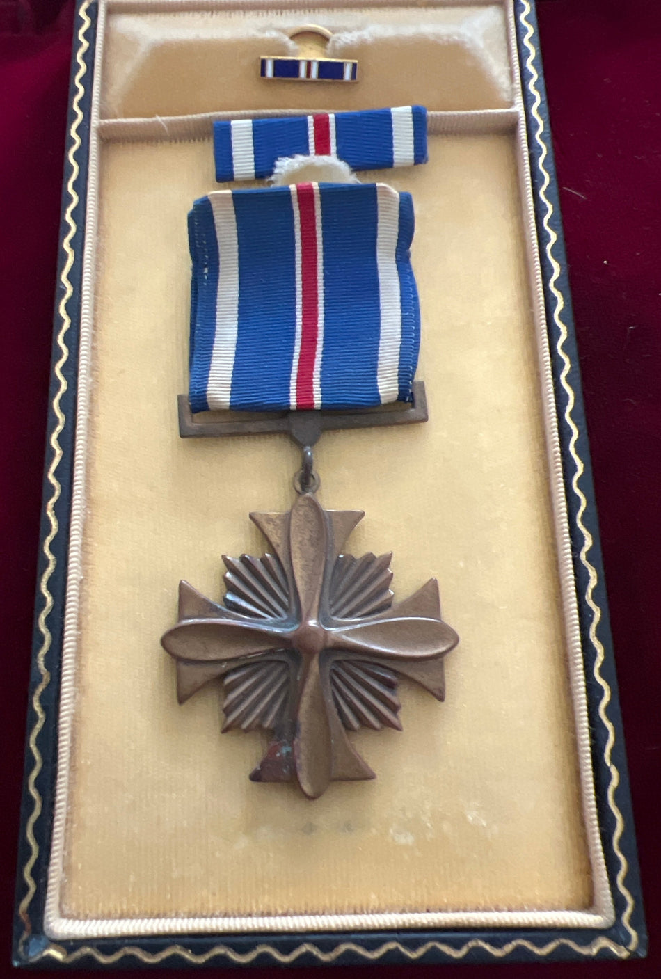 USA, Distinguished Flying Cross, in original case complete with pin and ribbon bar, WW2 issue, unnamed as issued, hinge to case loose