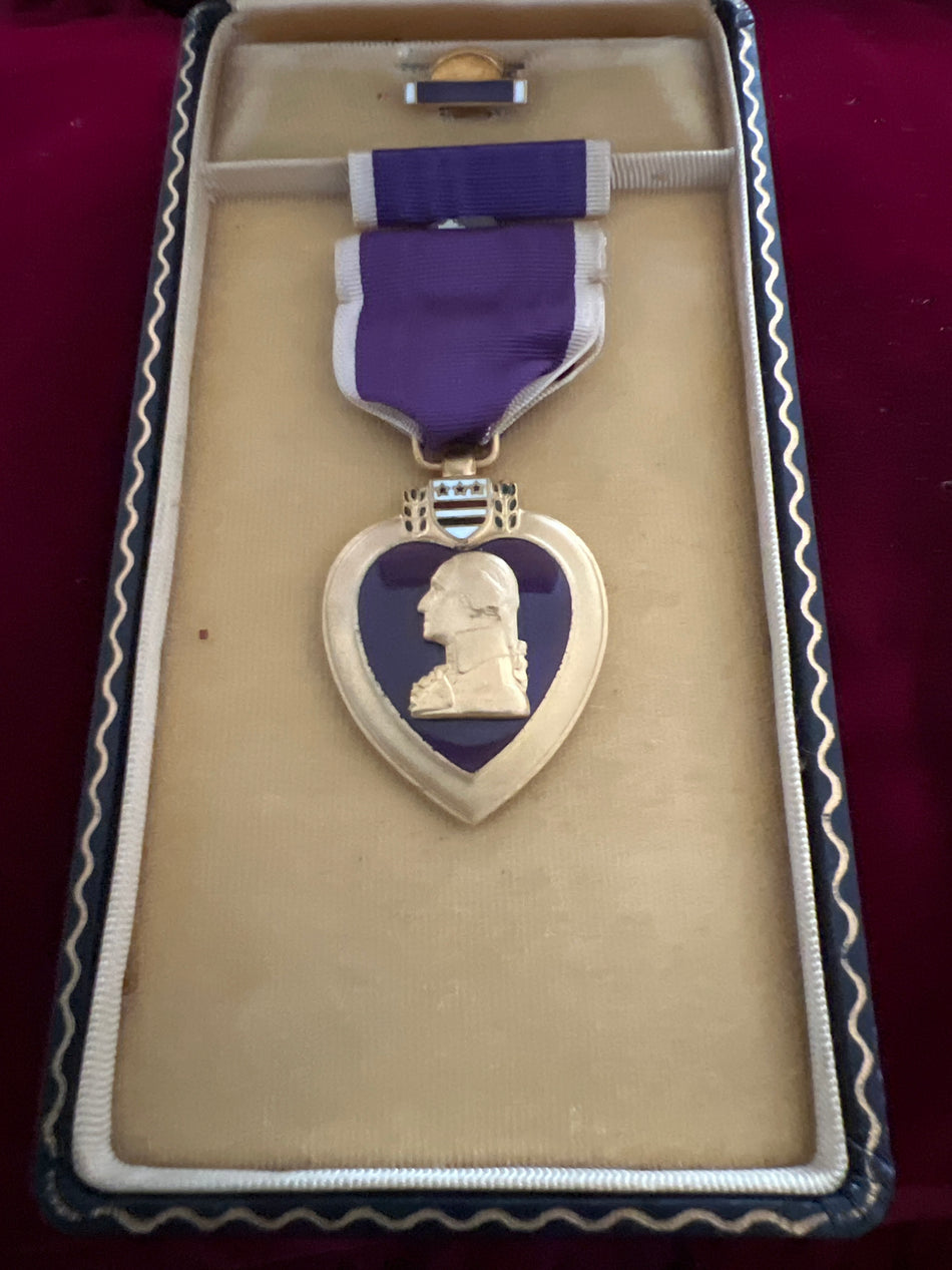 USA, Purple Heart, early issue WW2, enamel and number 473471, unnamed, complete with pin and ribbon bar, a good example