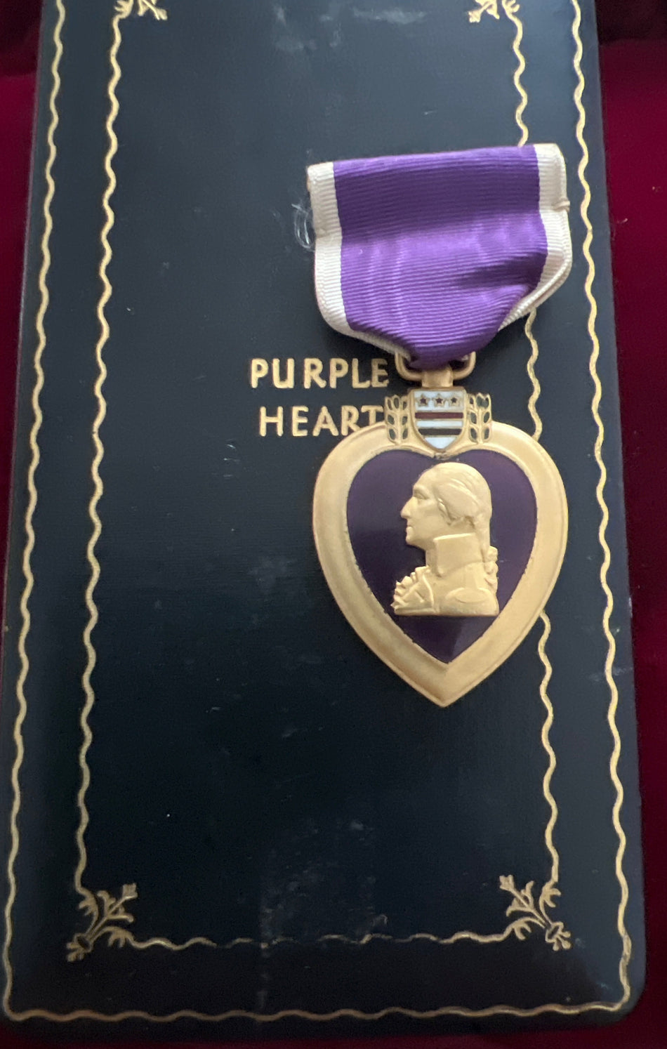 USA, Purple Heart, early issue WW2, enamel and number 473471, unnamed, complete with pin and ribbon bar, a good example