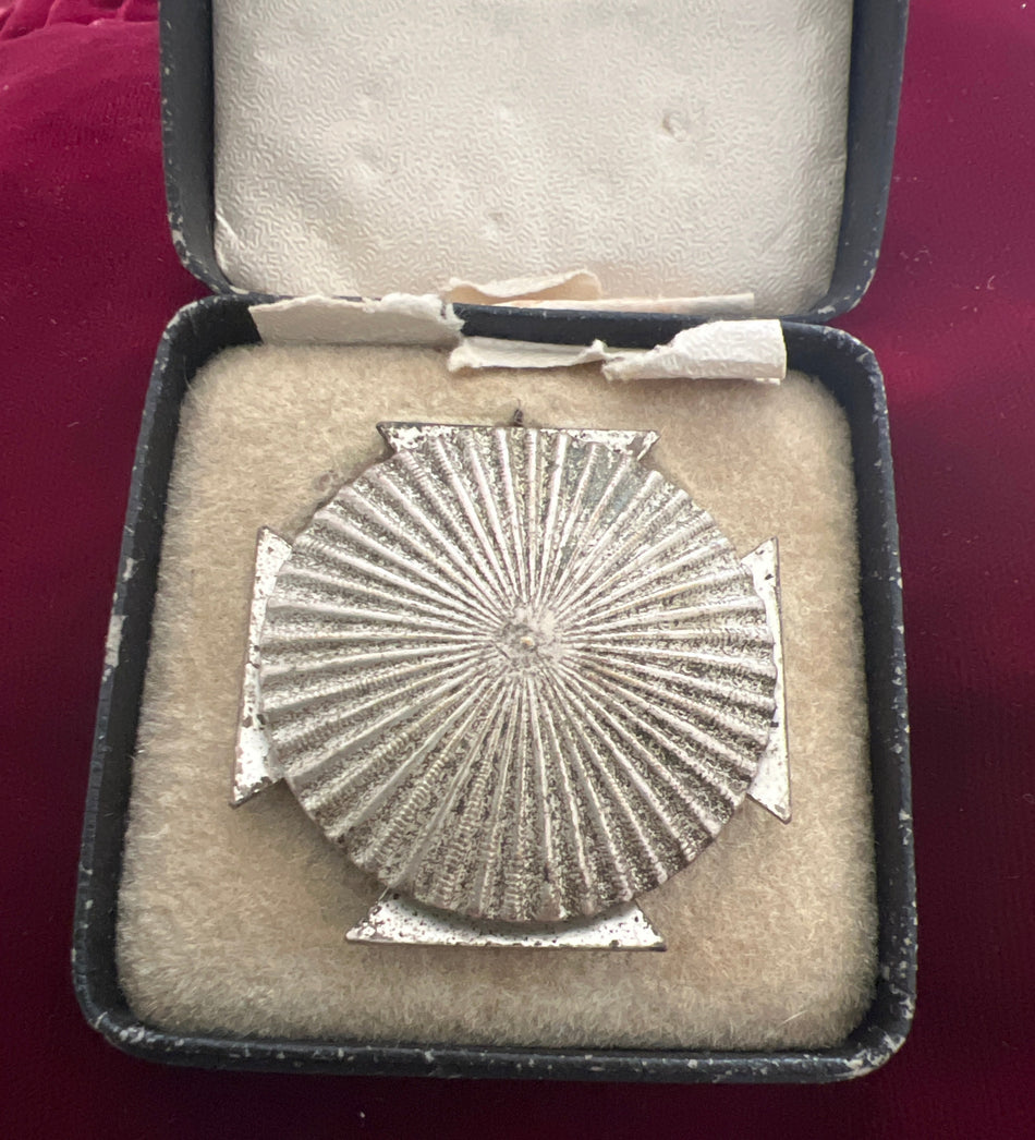 Imperial Germany, Iron Cross, 1914-18, 1st class, screw back, cross convex, in original LDO case, some wear to case