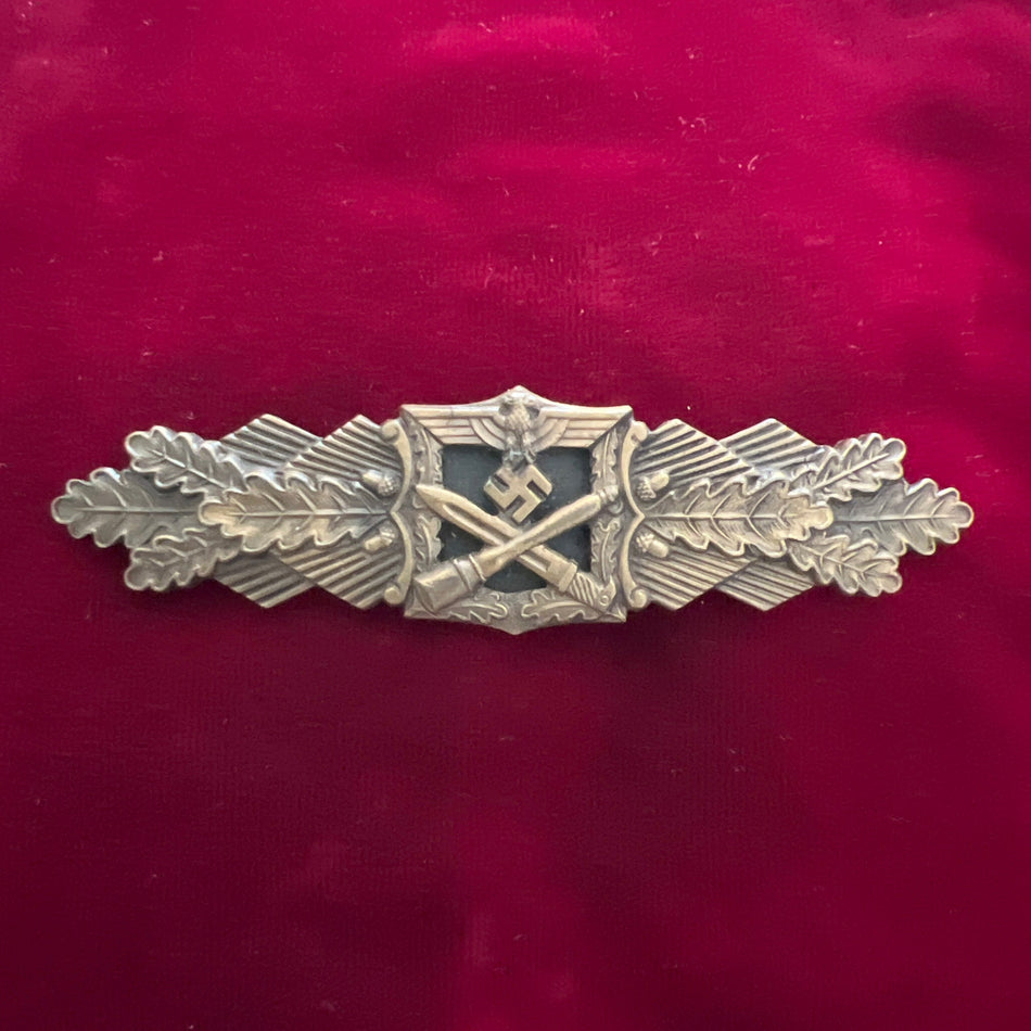 Nazi Germany, Close Combat Clasp in bronze, marked Peekhaus, Berlin, A G MUK Gablonz, with bronze colour in good condition
