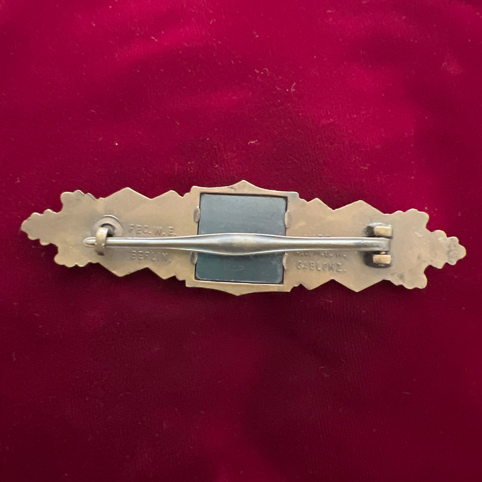 Nazi Germany, Close Combat Clasp in bronze, marked Peekhaus, Berlin, A G MUK Gablonz, with bronze colour in good condition