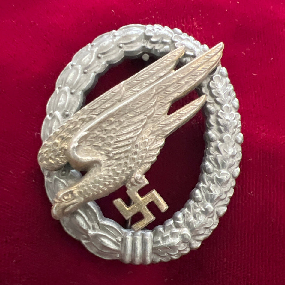 Nazi Germany, Para Badge, late-war, a good example of type, gilt worn on eagle