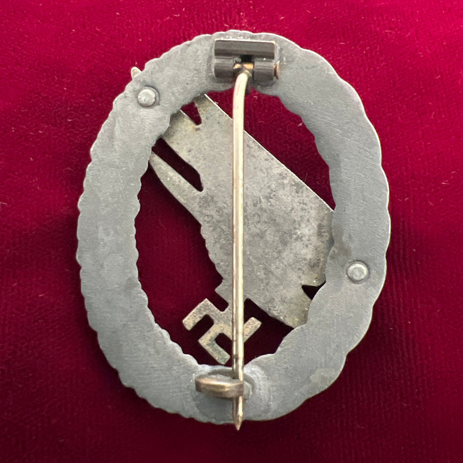 Nazi Germany, Para Badge, late-war, a good example of type, gilt worn on eagle