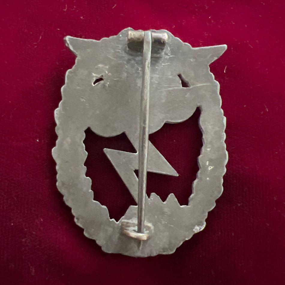 Nazi Germany, Luftwaffe Ground Assault Badge, mid-war type, two-piece made, eagle, unmarked