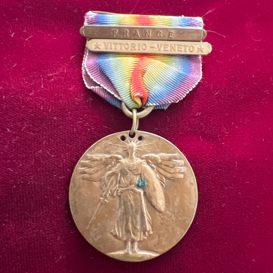 USA, Victory Medal 1917–1918, 2 bars: France and Vittorio-Veneto, small repair to suspender, scarce