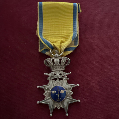 Sweden, Order of the Sword, 5th class, with swords, early type, scarce
