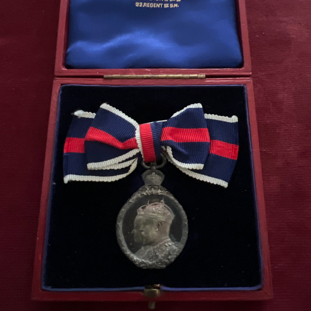 King Edward VII Coronation Medal, 1902, silver, on ladies bow, in original box, scarce