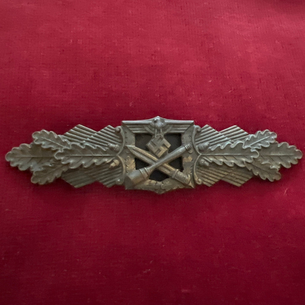 Nazi Germany, Close Combat Clasp, bronze type, unmarked, a good example