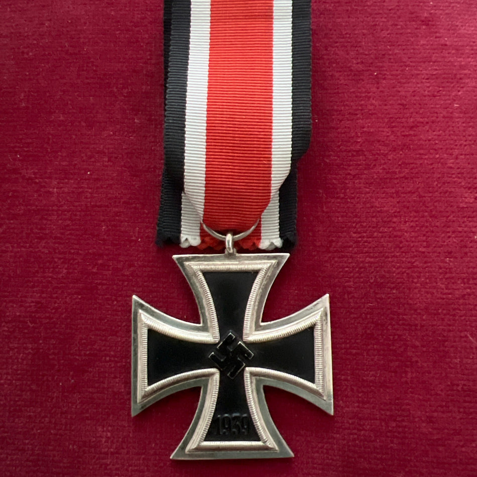 Nazi Germany, Iron Cross 1939-45, full ribbon, a good example