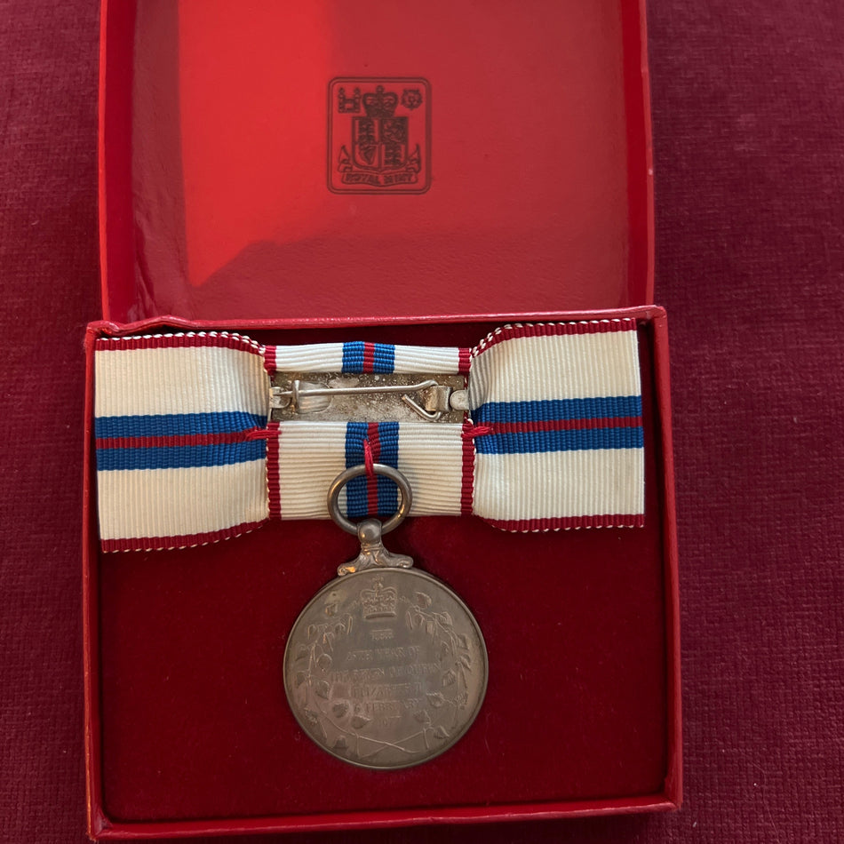 Queen Elizabeth II Silver Jubilee Medal, 1977, with ladies bow, in case of issue