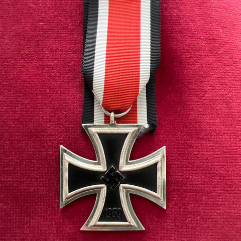 Nazi Germany, Iron Cross 1939-45, unmarked, a good example with full ribbon