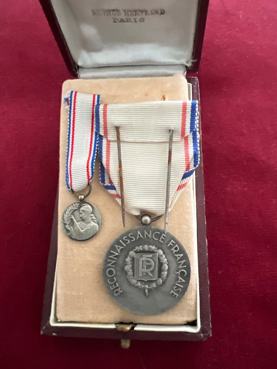 France, Medal of Reconnaissance in silver, 2nd class, with miniature and case, WW2, scarce