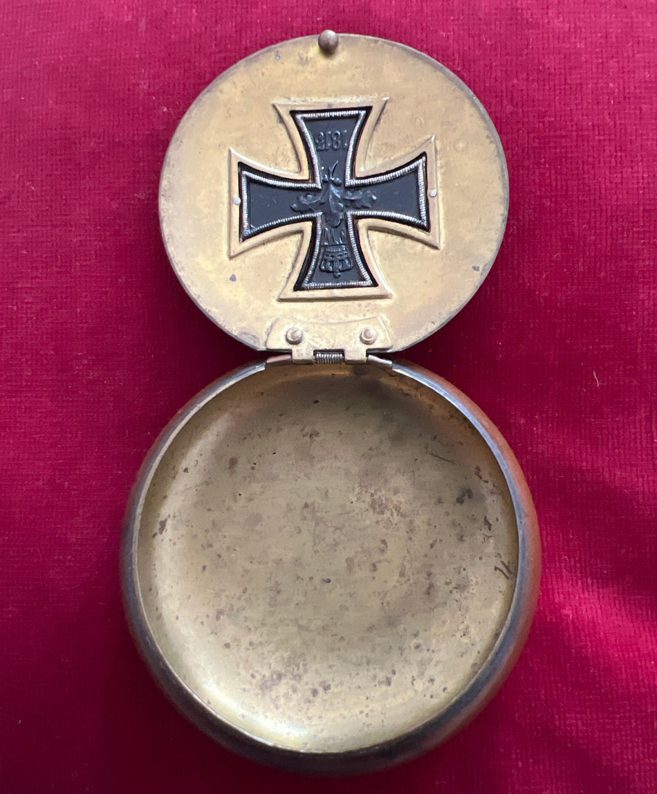 Germany, WW1 trench art, an Iron Cross 1914-18 made into a small tobacco box, an interesting item