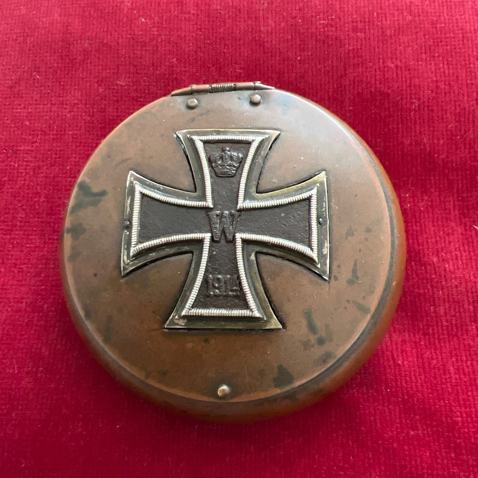 Germany, WW1 trench art, an Iron Cross 1914-18 made into a small tobacco box, an interesting item