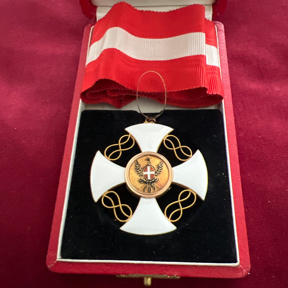 Italy, Order of the Crown, commander, in gold, heavy suspension, made by Cravanzola, WW1 period, in original case