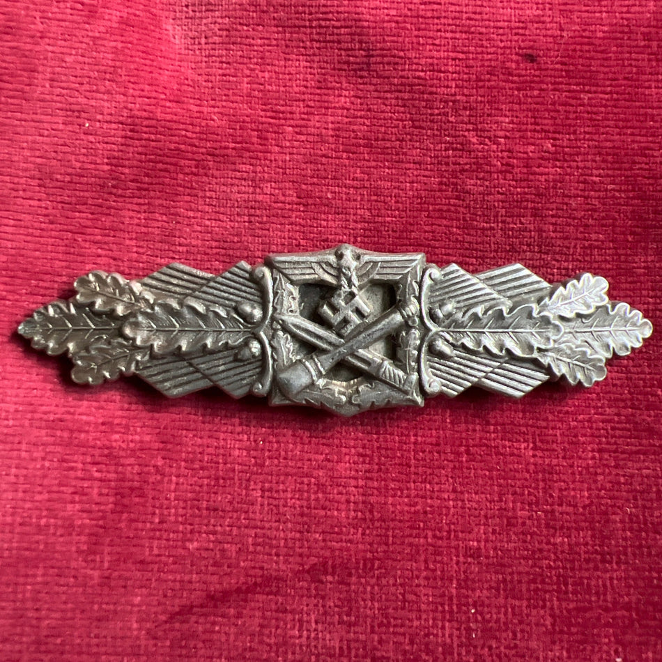 Nazi Germany, Close Combat Clasp, appears to be bronze, marked W. E. PeekHaus, Berlin, F.L.L., some wear