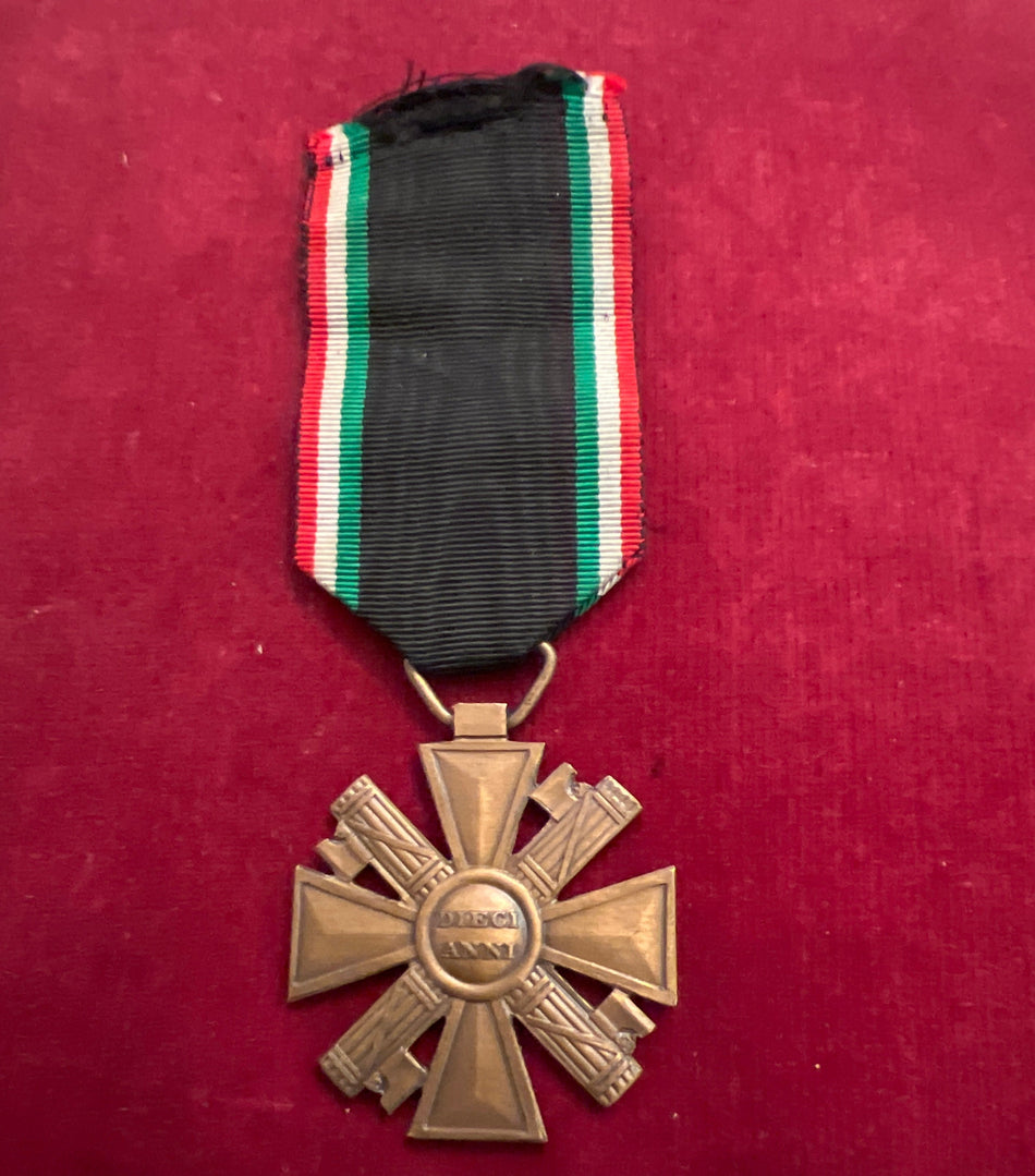 Italy, 10 Year Fascist Long Service Cross in bronze with sword maker emblem on ribbon