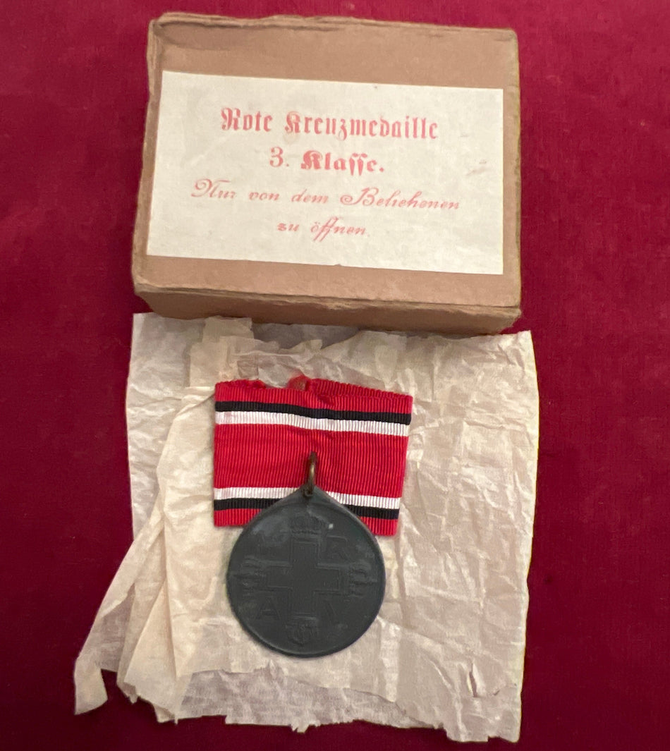 Prussia Imperial German 1914-18 Red Cross Medal, 3rd class, in box off issue