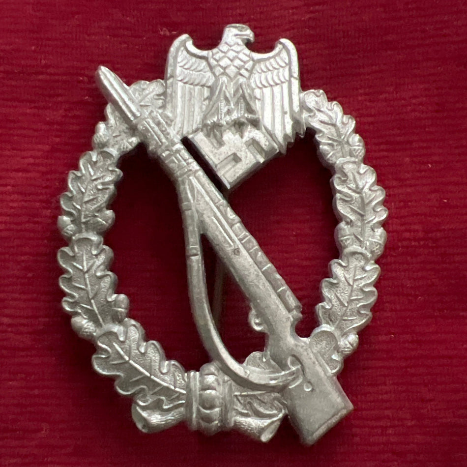 Nazi Germany, Infantry Assault Badge, late-war, hollow back, good finish, in good condition