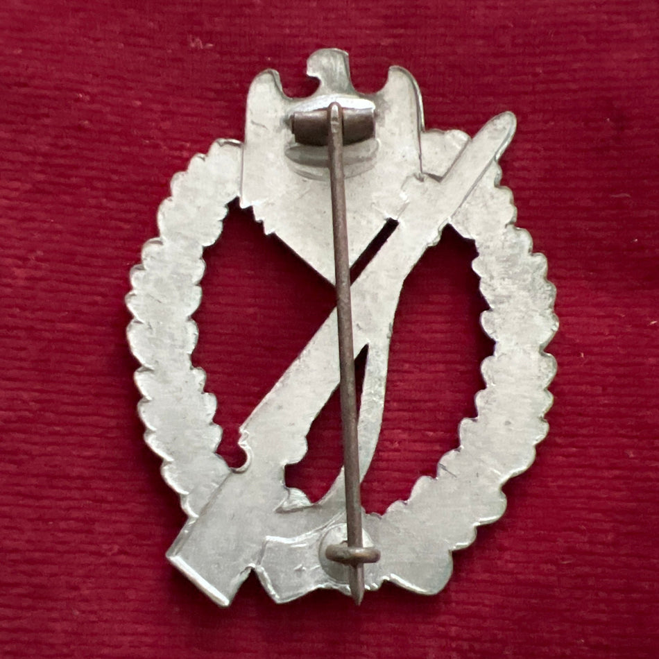 Nazi Germany, Infantry Assault Badge, late-war, hollow back, good finish, in good condition