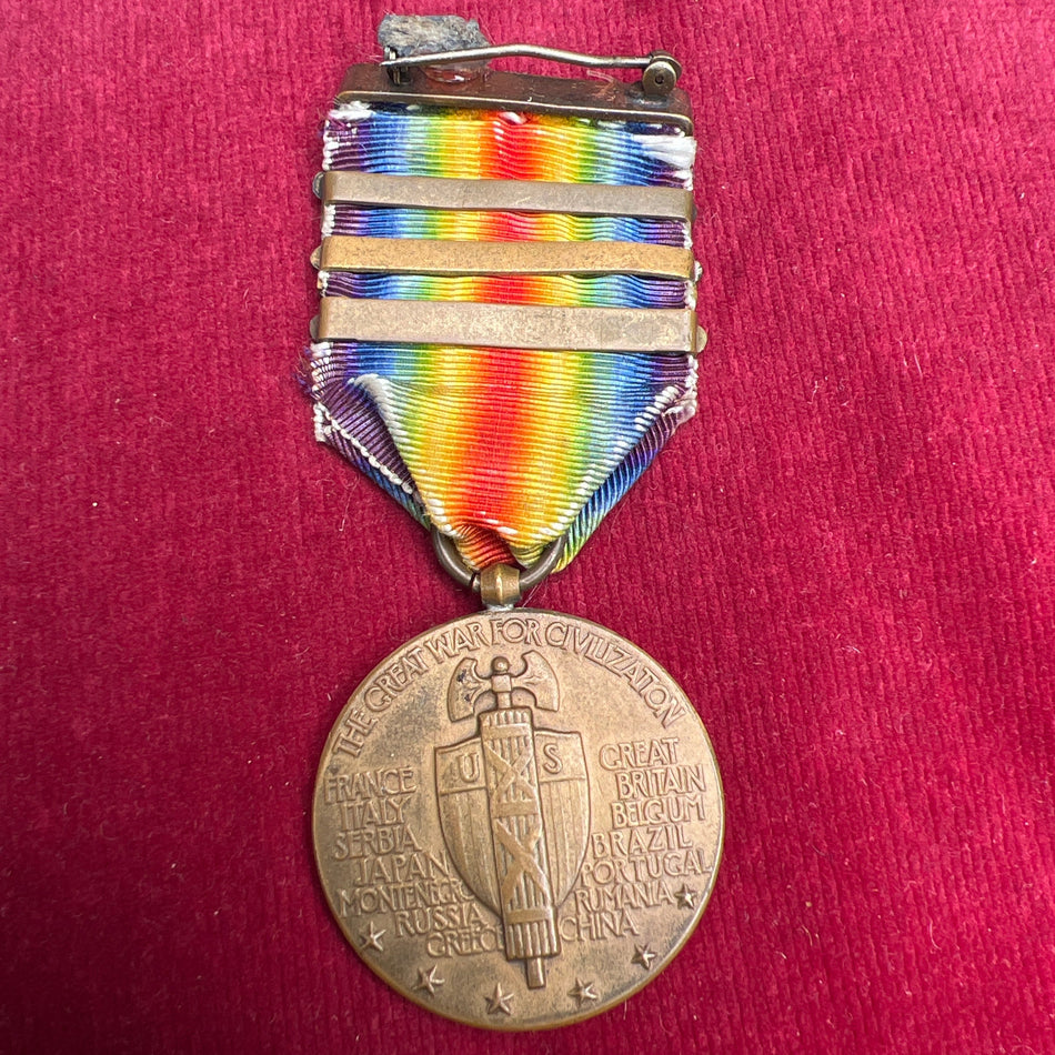 USA, WW1 Victory Medal, 3 bars: Somme Offensive, Ypres-Lys & Defensive Sector, some wear to ribbon