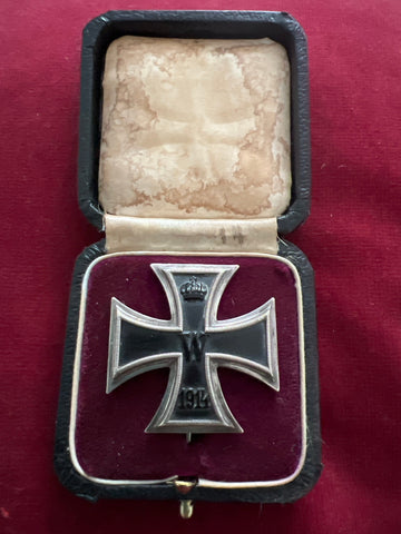 Germany, Iron Cross 1914-18, convex type, hallmark 900, with case, a good example