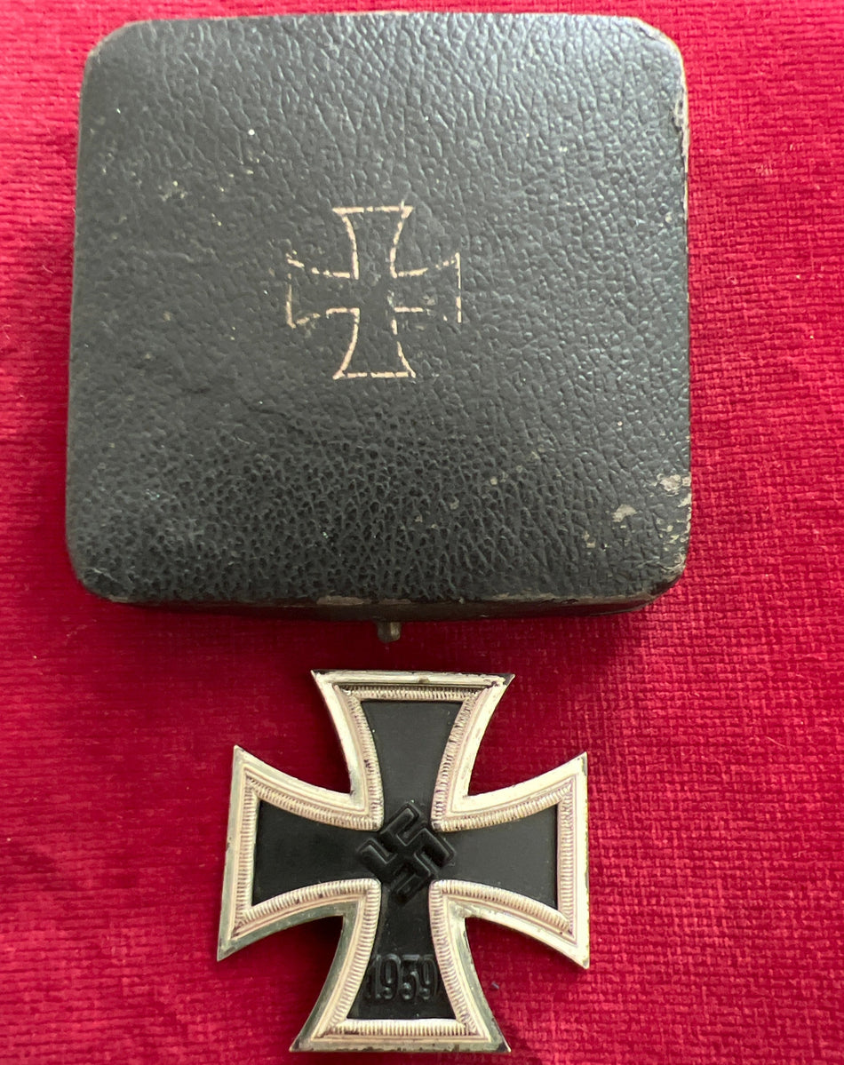 Nazi Germany, Iron Cross, 1st class, curved type, maker marked number 26, in original case, hinge to case broken, cross in good condition