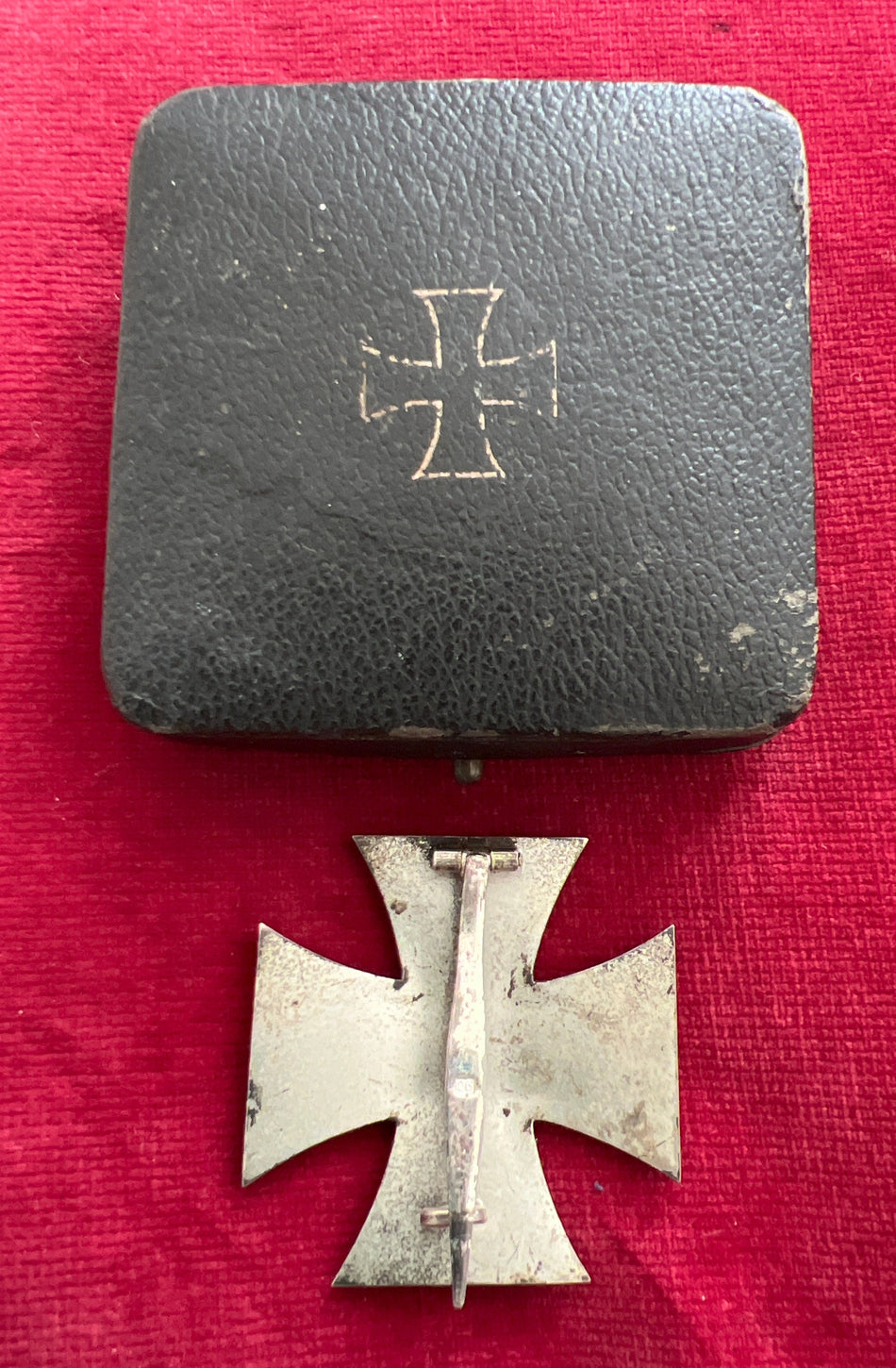 Nazi Germany, Iron Cross, 1st class, curved type, maker marked number 26, in original case, hinge to case broken, cross in good condition