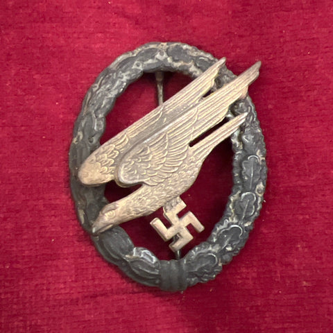 Nazi Germany, Luftwaffe Para Badge, marked A Assman, late-war issue, a good example