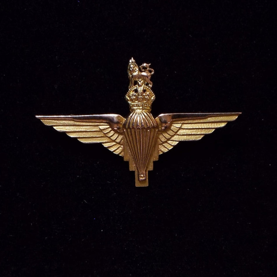 Para Badge, hallmarked 9ct gold, 1947-48