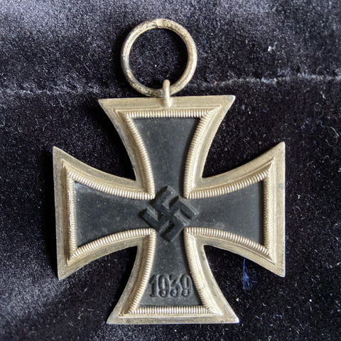 Nazi Germany, Iron Cross 1939-45, maker marked no.4, a nice example